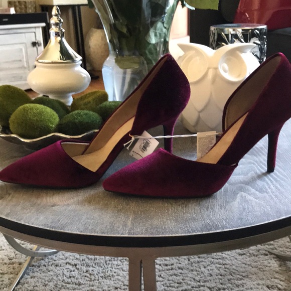 Old Navy Shoes - 🆕 Old navy Velvet heels